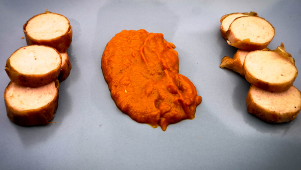 Currywurst mit Mango-Curry-Sauce Currywurst mit Mango-Curry-Sauce