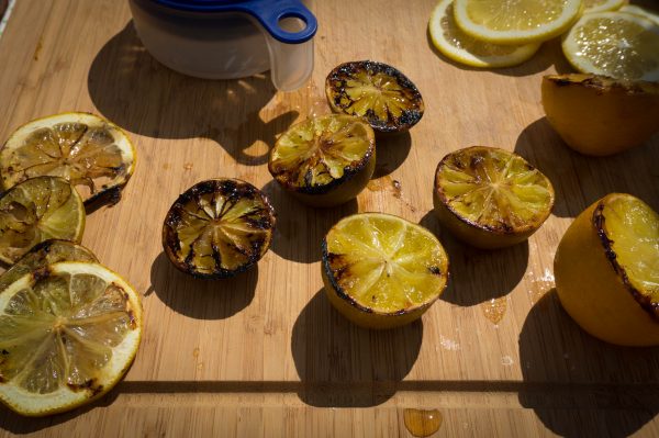Gegrillte Zitronen und Limetten