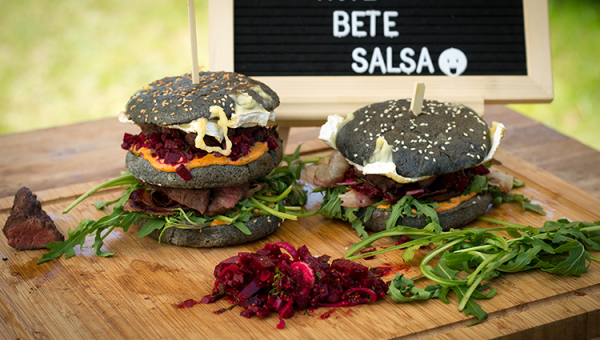 Down Under Burger mit Rote Bete Salsa Down Under Burger mit Rote Bete Salsa