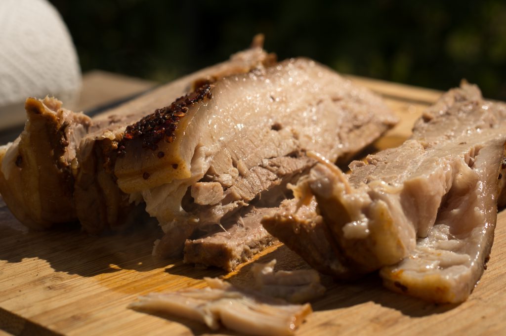 Schmorter Schweinebauch