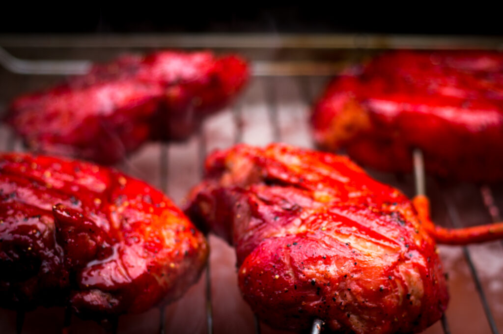 chinesisches Schweinefleisch auf dem Bräter