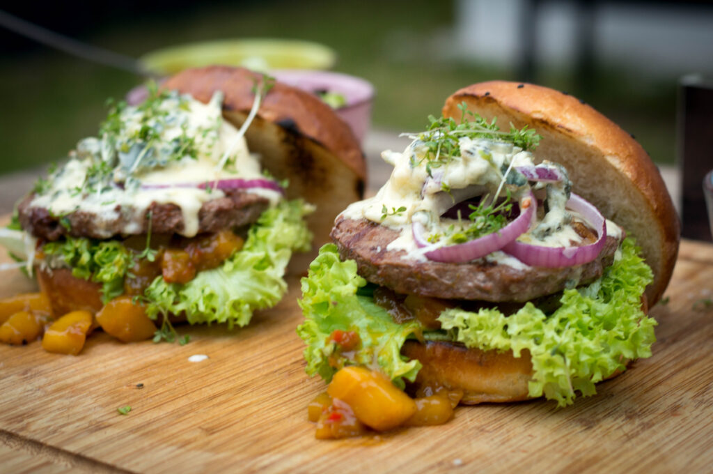 Zwergzebu Burger mit Saint Agur