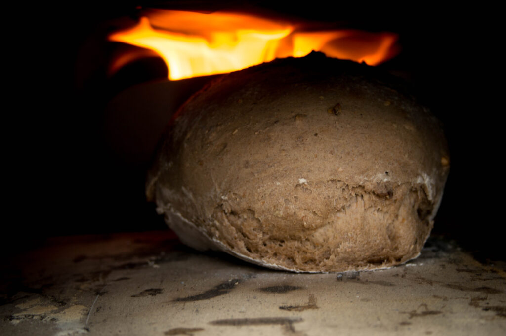 Brot aus dem Burnhard Nero Pizzaofen